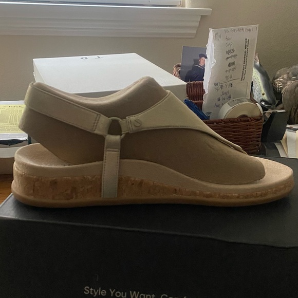 Vionic Kirra II wedge sandals 9.5 - Picture 2 of 3